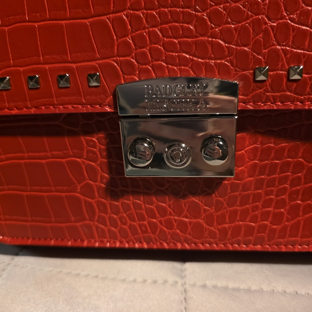 Red Croc-Embossed BAGLEY With Studs And Silver Shoulder Or Cross Body Chain - Picture 2 of 11